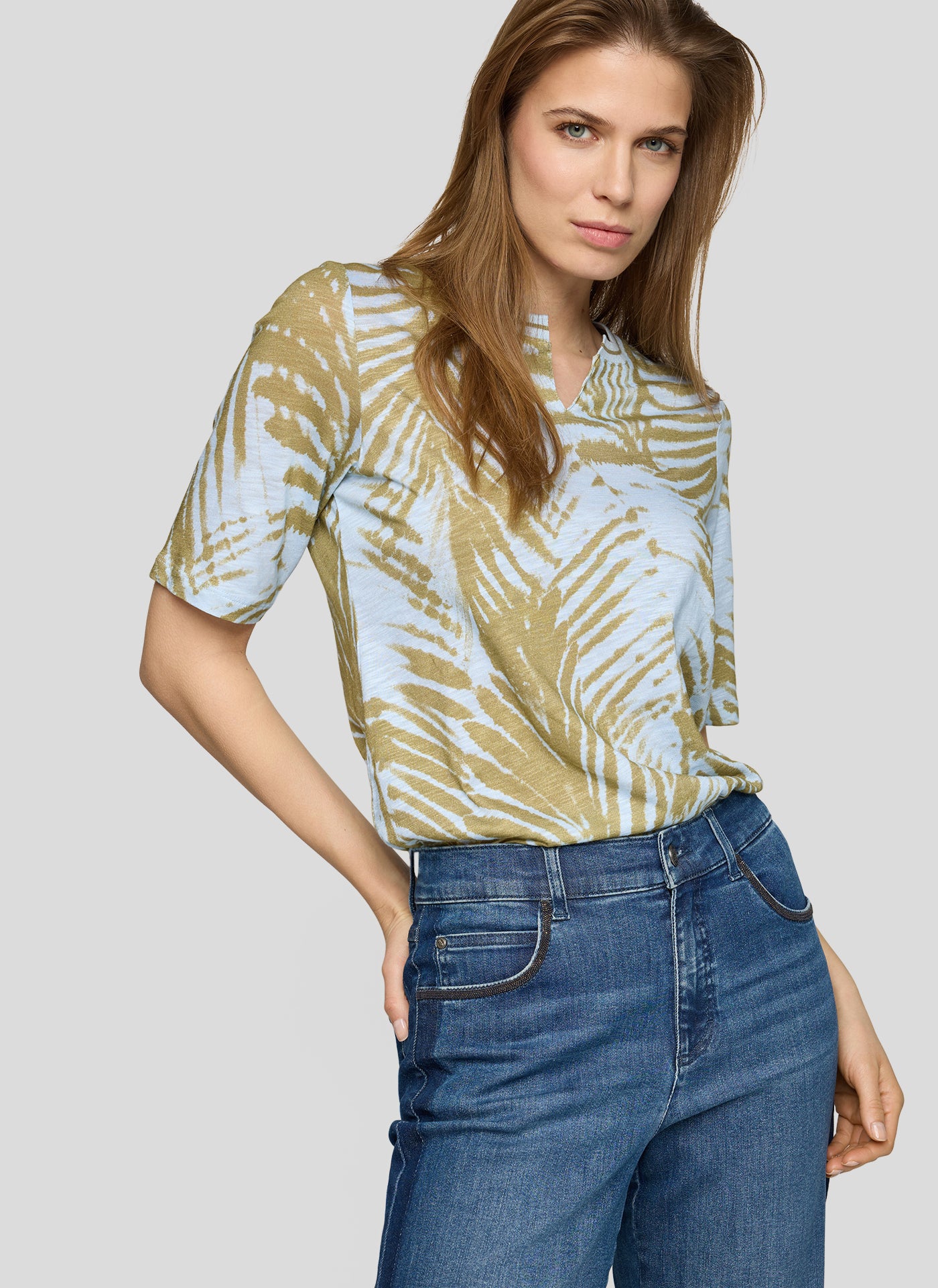 RABE V-Neck T-shirt